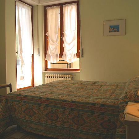 圣巴特罗摩艾美尔La Terrazza Tra Pini E Mare公寓 客房 照片